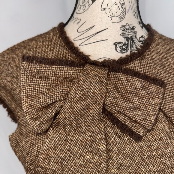 CAROLINA HERRERA: Old Elegance Brown Tweed Dress (v) - Picture 2 of 13